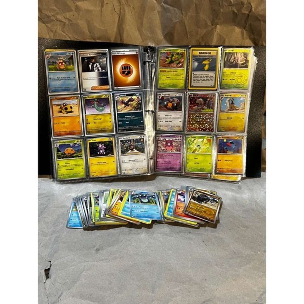 Pokemon TCG Card Lot Binder 100+ Charizard Pikachu VMAX VSTAR Holographic